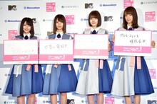 左から渡邉美穂、小坂菜緒、佐々木美玲、佐々木久美。