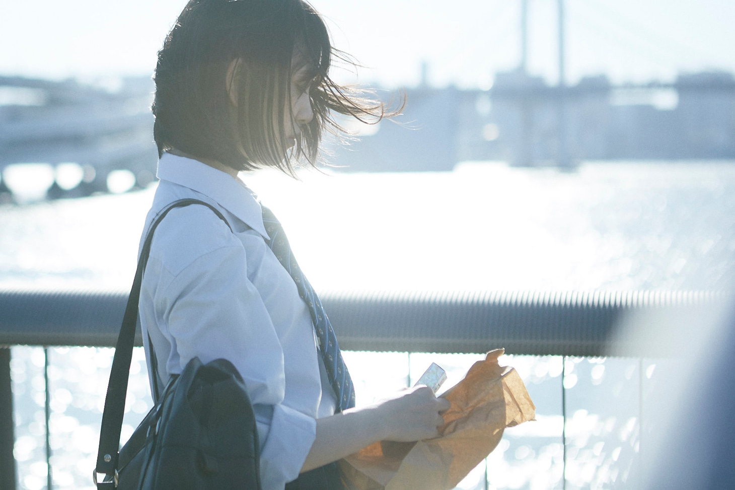 「映画『ホットギミック ガールミーツボーイ』×主題歌『夜が降り止む前に』（花譜）ショートMV」の場面カット