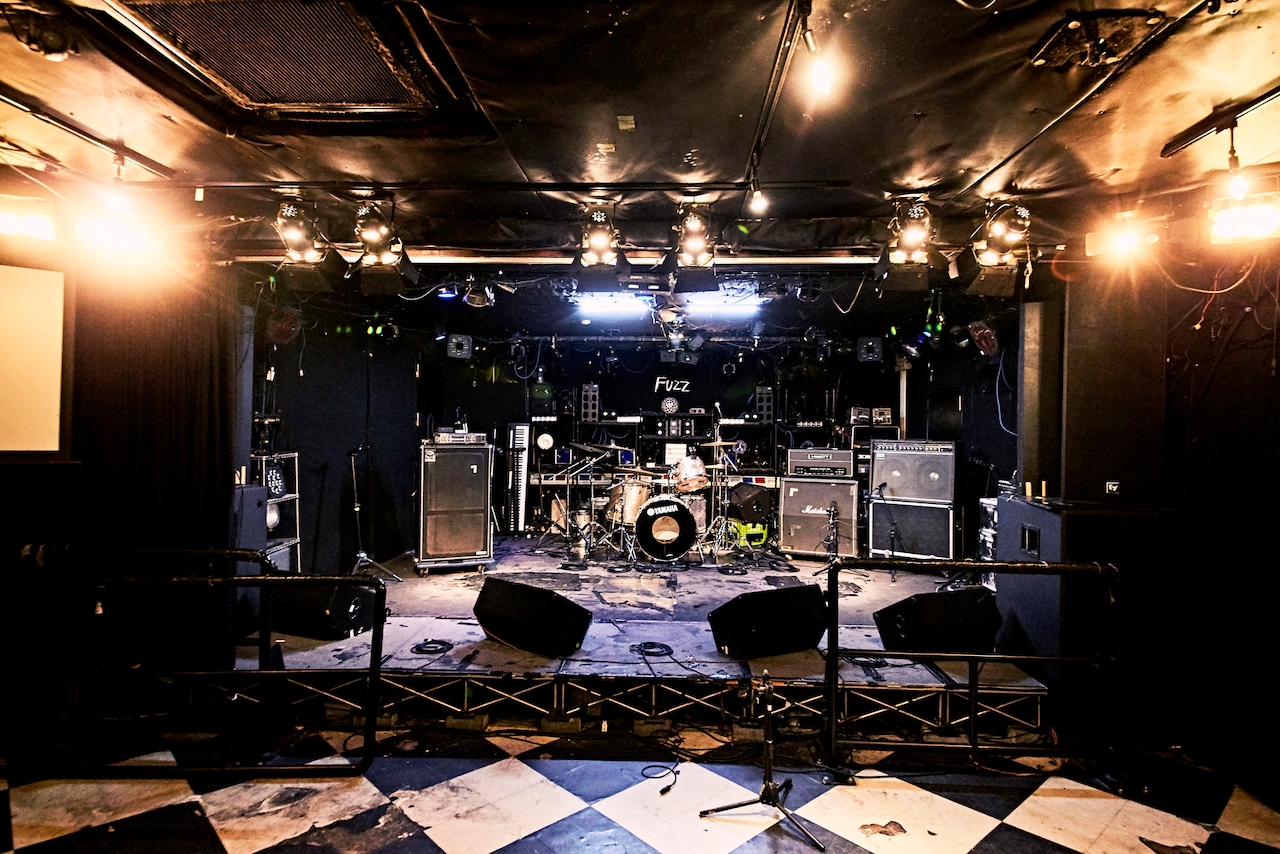 三国ヶ丘FUZZのステージ。