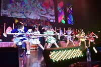 「あっぱれサマーっ!!」を披露する天晴れ！原宿。