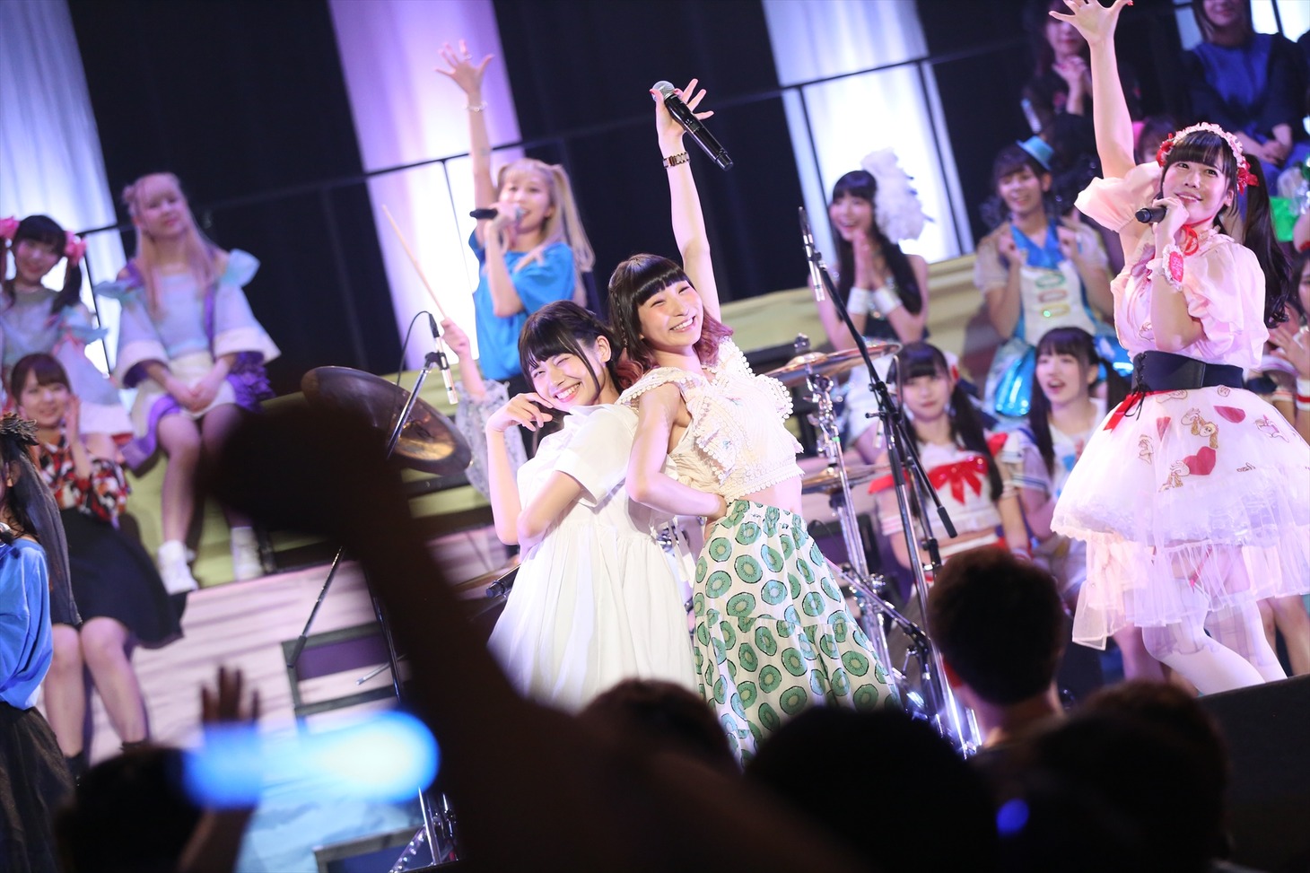 バンドじゃないもん! MAXX NAKAYOSHI with 藤咲彩音＆鹿目凛（Photo by cherryman）