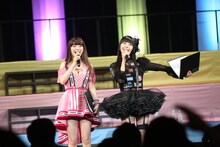 左からぱいぱいでか美、相沢梨紗（でんぱ組.inc）。（Photo by cherryman）