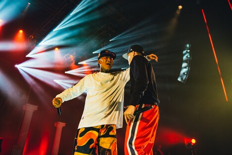 左からANARCHY、MIYACHI。(Photo by cherry chill will.)