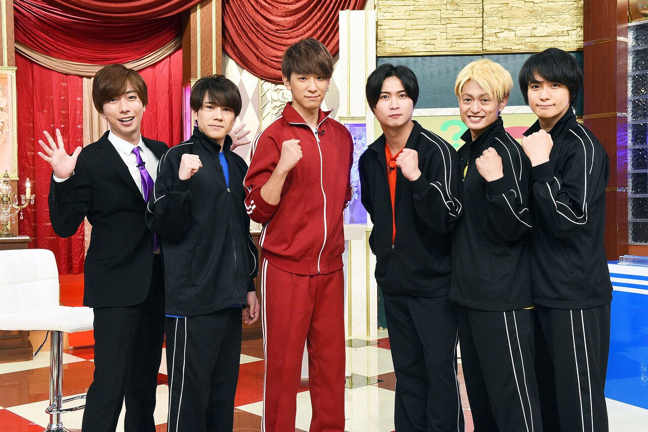A.B.C-Zと小山慶一郎（NEWS）。 (c)テレビ東京
