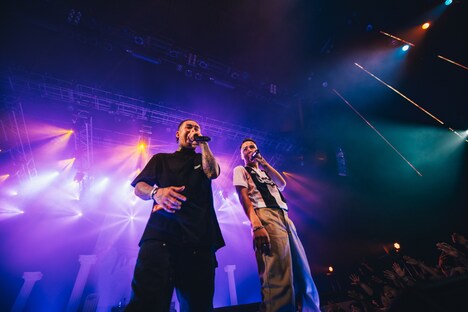 左からANARCHY、WILYWNKA。(Photo by cherry chill will.)