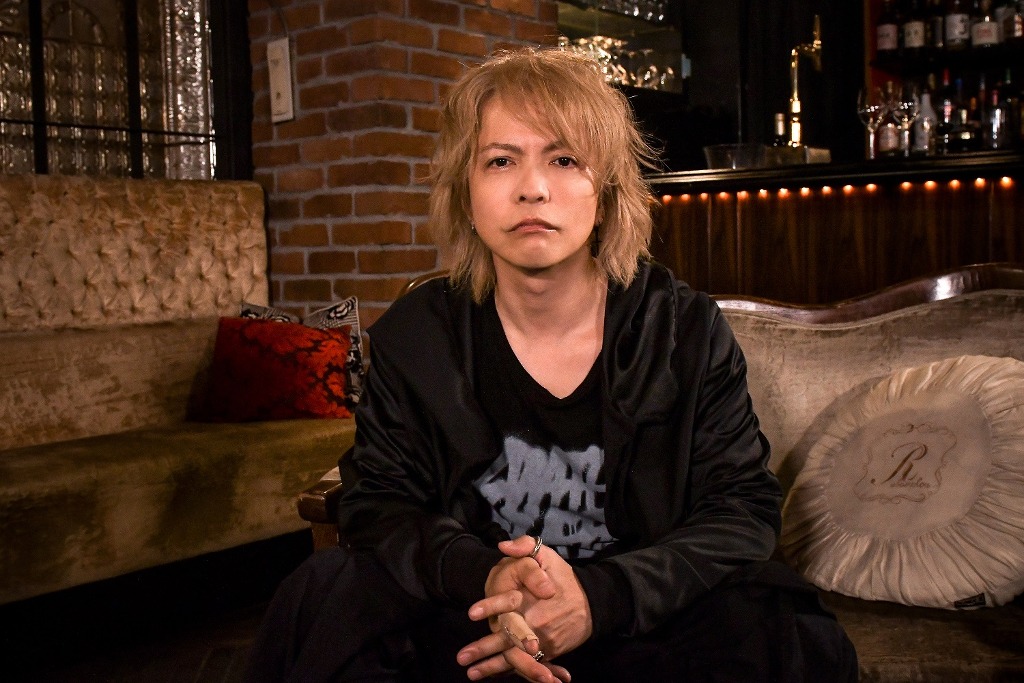 人気画像1位は「HYDEに喜矢武豊がインタビュー、今夜『CDTV』で“神”に迫る」より、HYDE。 (C)TBS