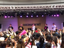 DOBERMAN INFINITY「5IVE」リリースイベントの様子。