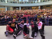 DOBERMAN INFINITY「5IVE」リリースイベントの様子。