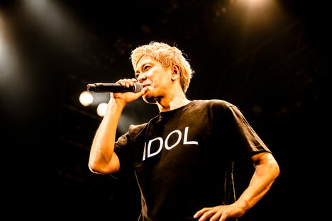 BiSHのTシャツでアンコールに登場した大森はじめ（撮影：青木カズロー）。