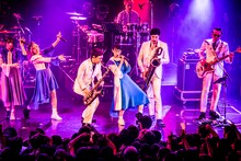 東京スカパラダイスオーケストラとBiSHのセッションの様子。（撮影：青木カズロー）