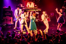 東京スカパラダイスオーケストラとBiSHのセッションの様子。（撮影：青木カズロー）