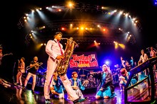 東京スカパラダイスオーケストラとBiSHのセッションの様子。（撮影：青木カズロー）