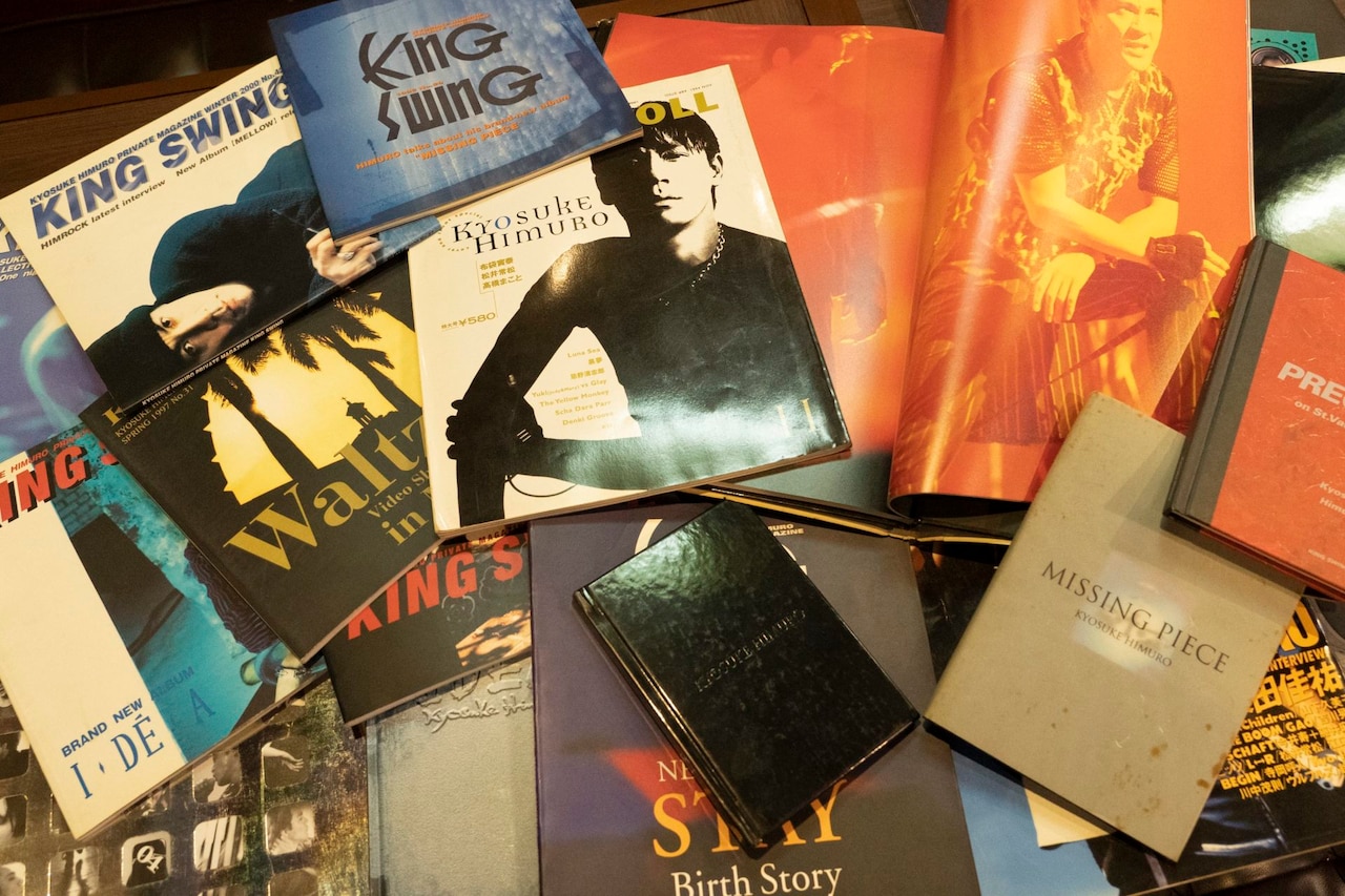 ファンクラブ会報誌や写真集、20年前の雑誌などが何十冊も。