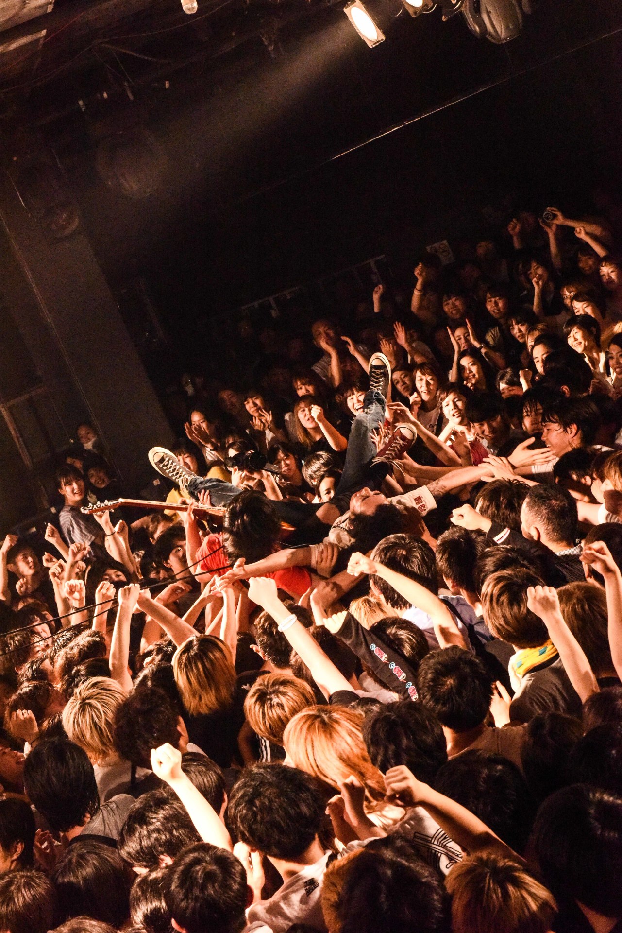 「REDLINE TOUR 2019～FOUR FISTS～」LIQUIDROOM公演の様子。 （Photo by Masanori Fujikawa）