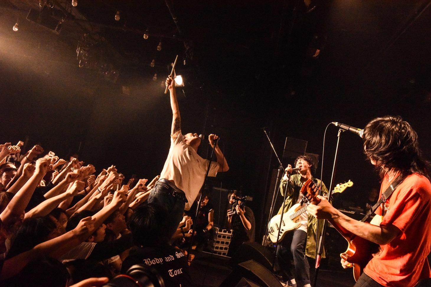 「REDLINE TOUR 2019～FOUR FISTS～」LIQUIDROOM公演の様子。 （Photo by Masanori Fujikawa）