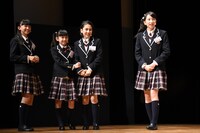 左から佐藤愛桜、野崎結愛、野中ここな、有友緒心。