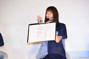 「フローズンパーティピーポー」を描いた佐々木久美。