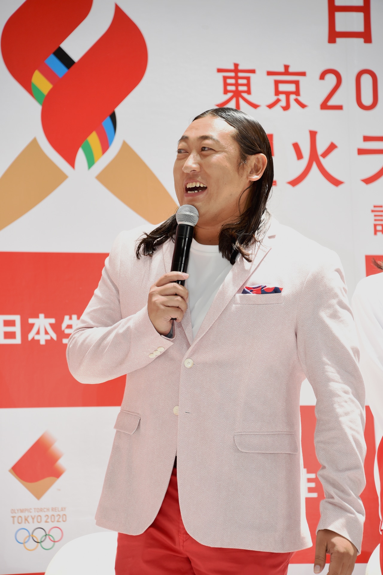 秋山竜次（ロバート）