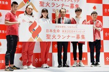 左から桐生祥秀選手、ロバート・秋山竜次、綾瀬はるか、日本生命の清水博代表取締役社長、北川悠仁、岩沢厚治。