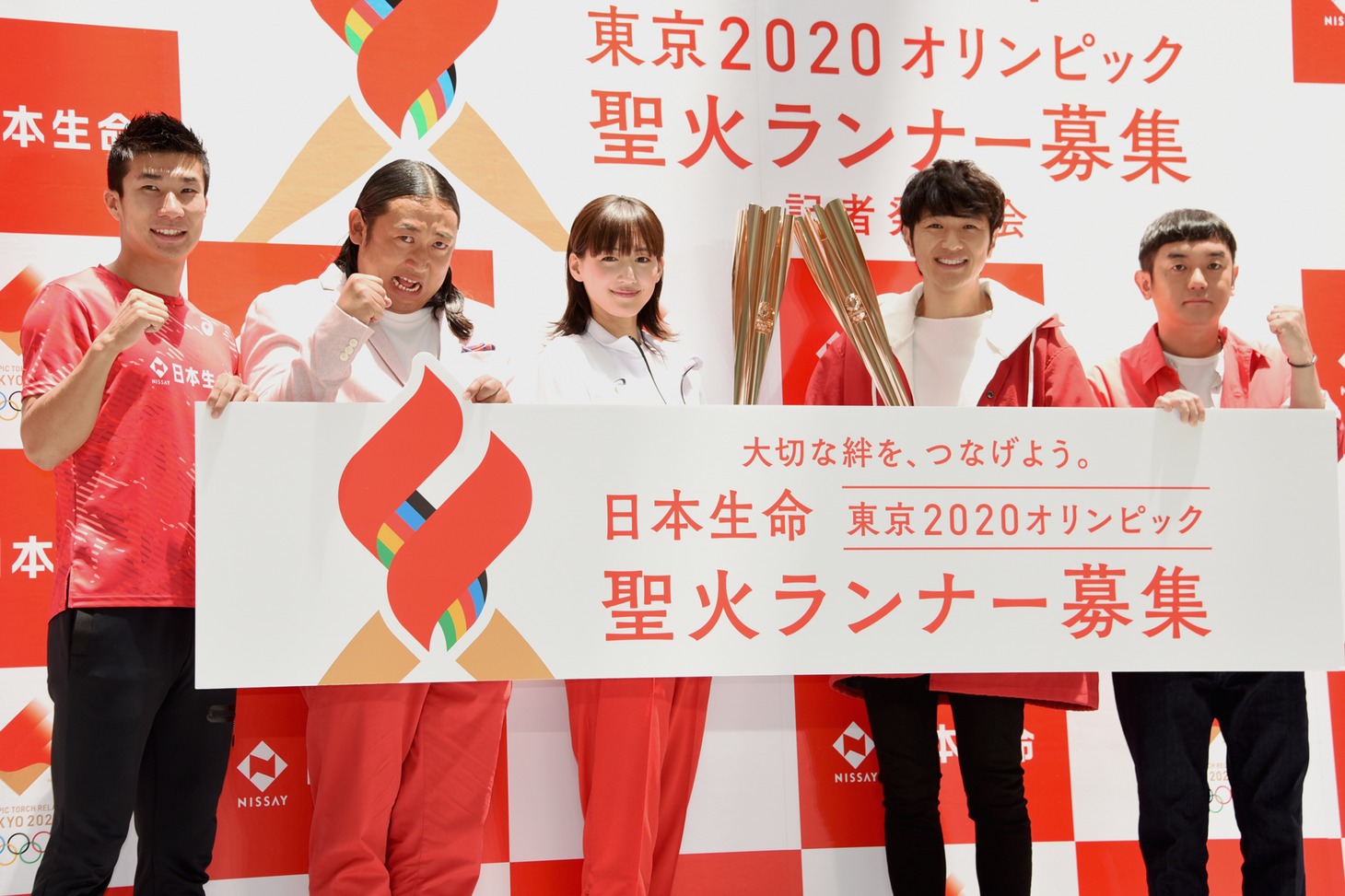 左から桐生祥秀選手、ロバート・秋山竜次、綾瀬はるか、北川悠仁、岩沢厚治。