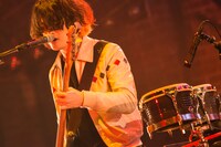 磯部寛之（B, Cho）（撮影：ハタサトシ）