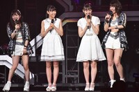 Juice=Juiceに新メンバーとして加入する松永里愛（左から2番目）と工藤由愛（右から2番目）。