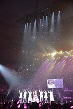 「25歳永遠説」を披露するJuice=Juice。