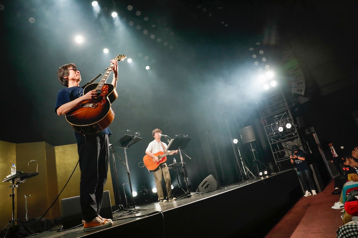 真心ブラザーズ弾き語りツアーで新曲お披露目 セルフカバーアルバム詳細も発表 ライブレポート 音楽ナタリー
