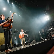 真心ブラザーズ弾き語りツアーで新曲お披露目、セルフカバーアルバム詳細も発表