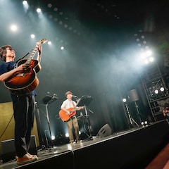 真心ブラザーズ弾き語りツアーで新曲お披露目、セルフカバーアルバム詳細も発表