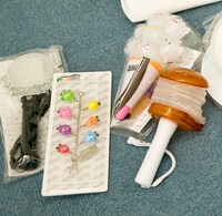 ペンライトも必ず購入する。