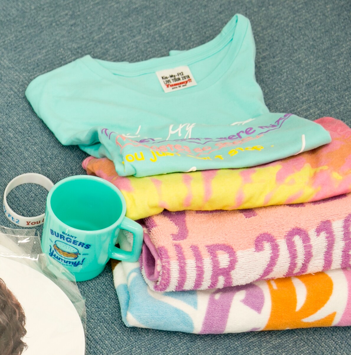 ツアーのたびに買うTシャツやタオル。