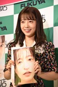 お気に入りのページを開く斉藤優里（乃木坂46）。