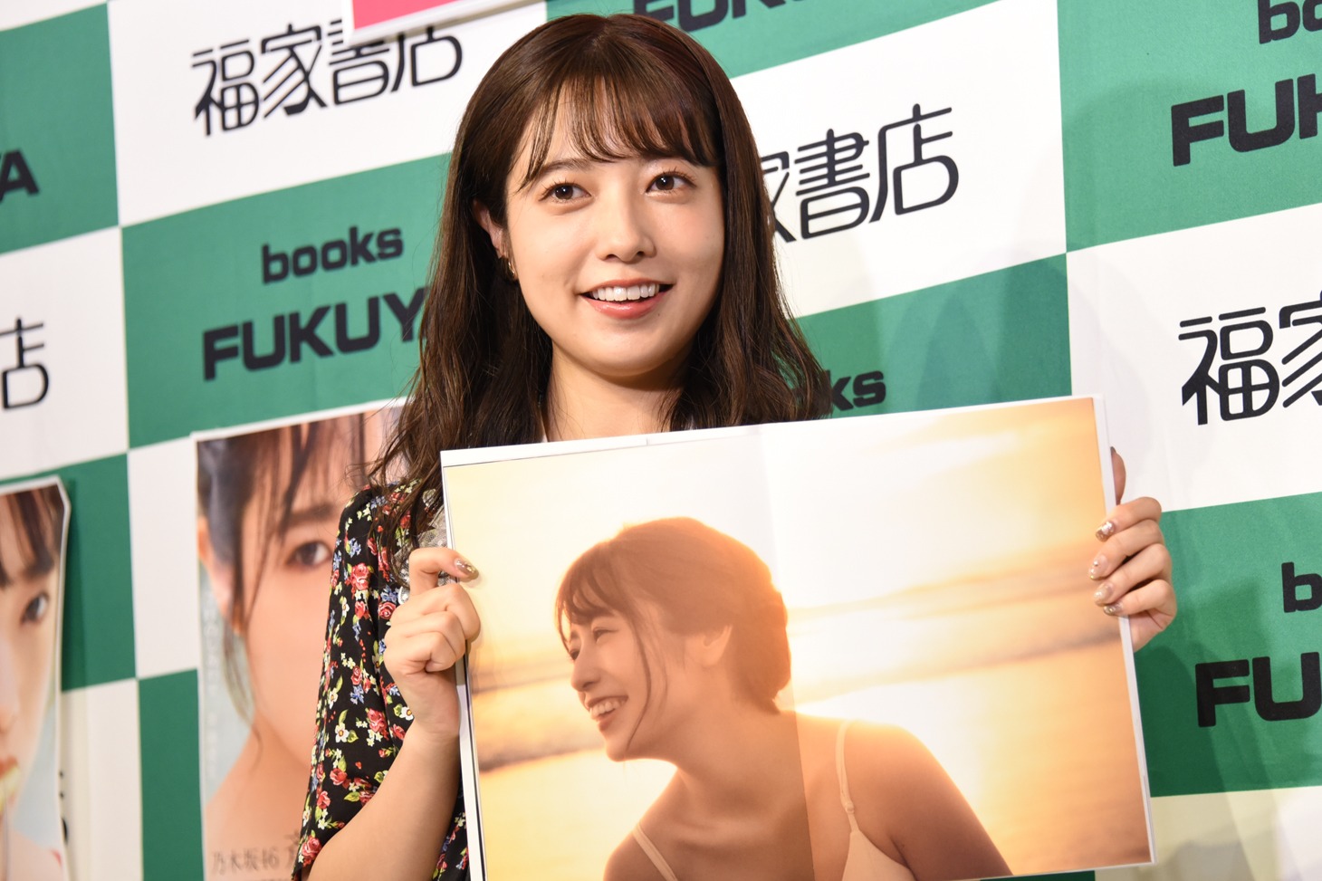 お気に入りのページを開く斉藤優里（乃木坂46）。