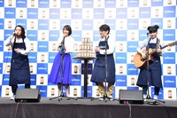 オリジナルソング「えらいねー！」を披露するR-指定（Creepy Nuts）、広瀬アリス、飯尾和樹（ずん）、眉村ちあき。