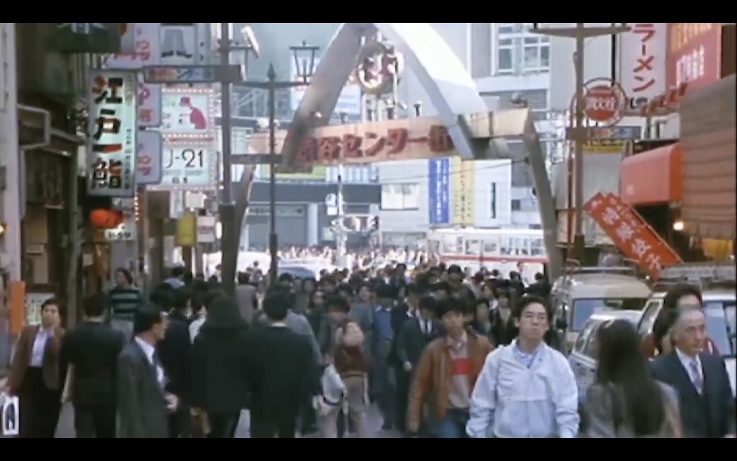 「Red Bull presents Playing It Old School」のワンシーン。