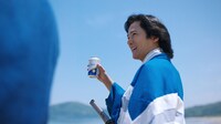 「オールフリー」新CM「ノンアル維新！夏だ、自由だ。」編のワンシーン。