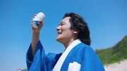 「オールフリー」新CM「ノンアル維新！夏だ、自由だ。」編のワンシーン。