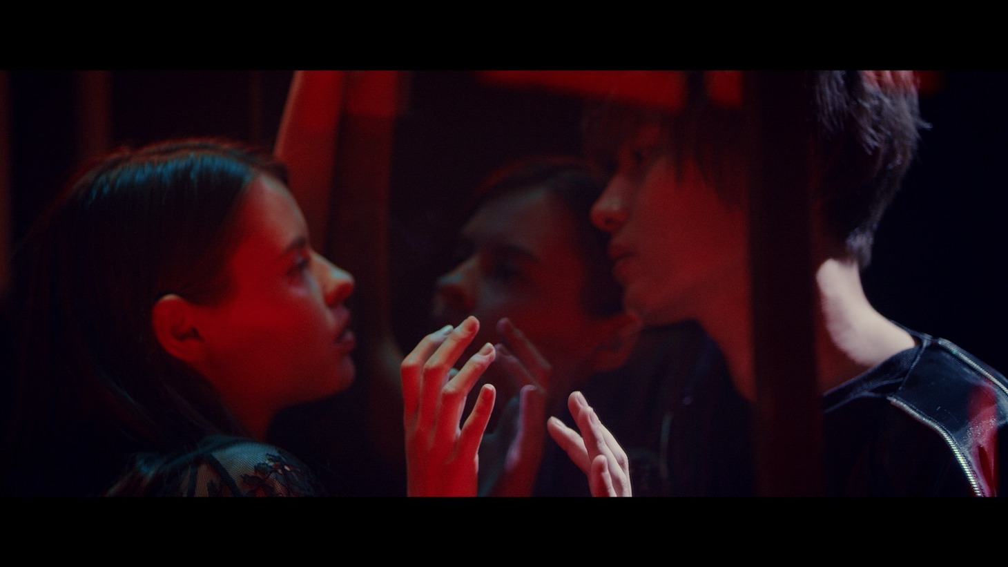 川口レイジ「Like I do」ミュージックビデオのワンシーン。