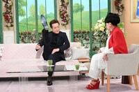 左から田原俊彦、黒柳徹子。(c)テレビ朝日