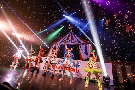 「THE CIRCUS / ザ・サーカス」東京・マイナビBLITZ赤坂公演の様子。（写真提供：徳間ジャパンコミュニケーションズ）
