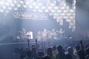 「J-WAVE LIVE 2000+11」でのユニコーン。