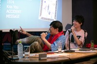 小室哲哉のサスティンペダルの踏み方を実演するミト。