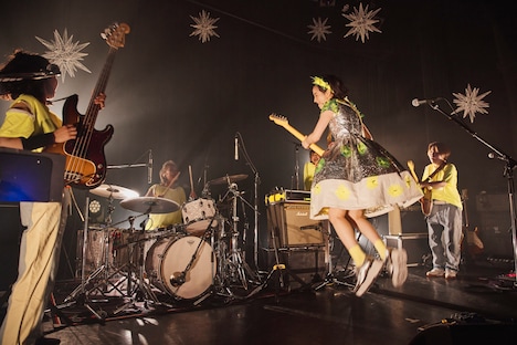 のん「のん“ベビーフェイス”ライブ！」の様子。（撮影：南賢太郎）