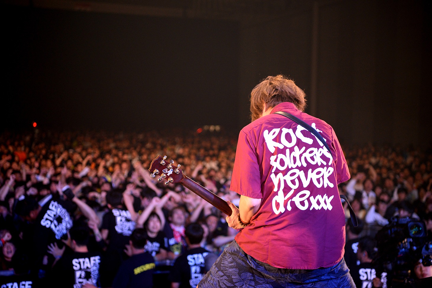 チフネシンゴ（G, Vo / HOTSQUALL）（Photo by Yasumasa Handa［showcase］）