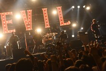 SHADOWS（Photo by Yuji Honda）