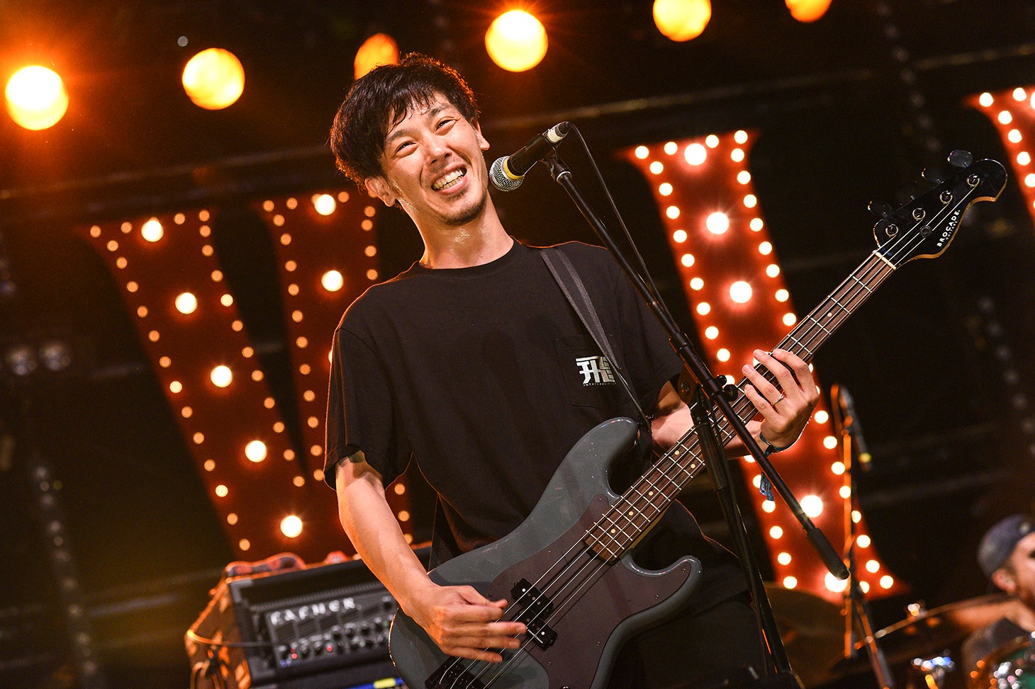 PESSIN（B, Vo / GARLICBOYS）（Photo by Yuji Honda）