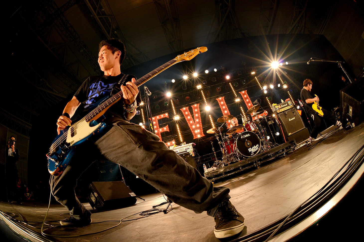 鈴野洋平（B, Cho / OVER ARM THROW）（Photo by Yasumasa Handa［showcase］）