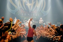 粒マスタード安次嶺越しのMONGOL800。（撮影：瀧本 jon... 行秀）