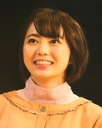 安本彩花演じる星ヒカル。(c)「びしょ濡れ探偵 水野羽衣」製作委員会